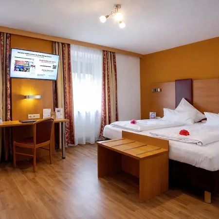 Tiptop Hotel Burgschmiet Garni-2